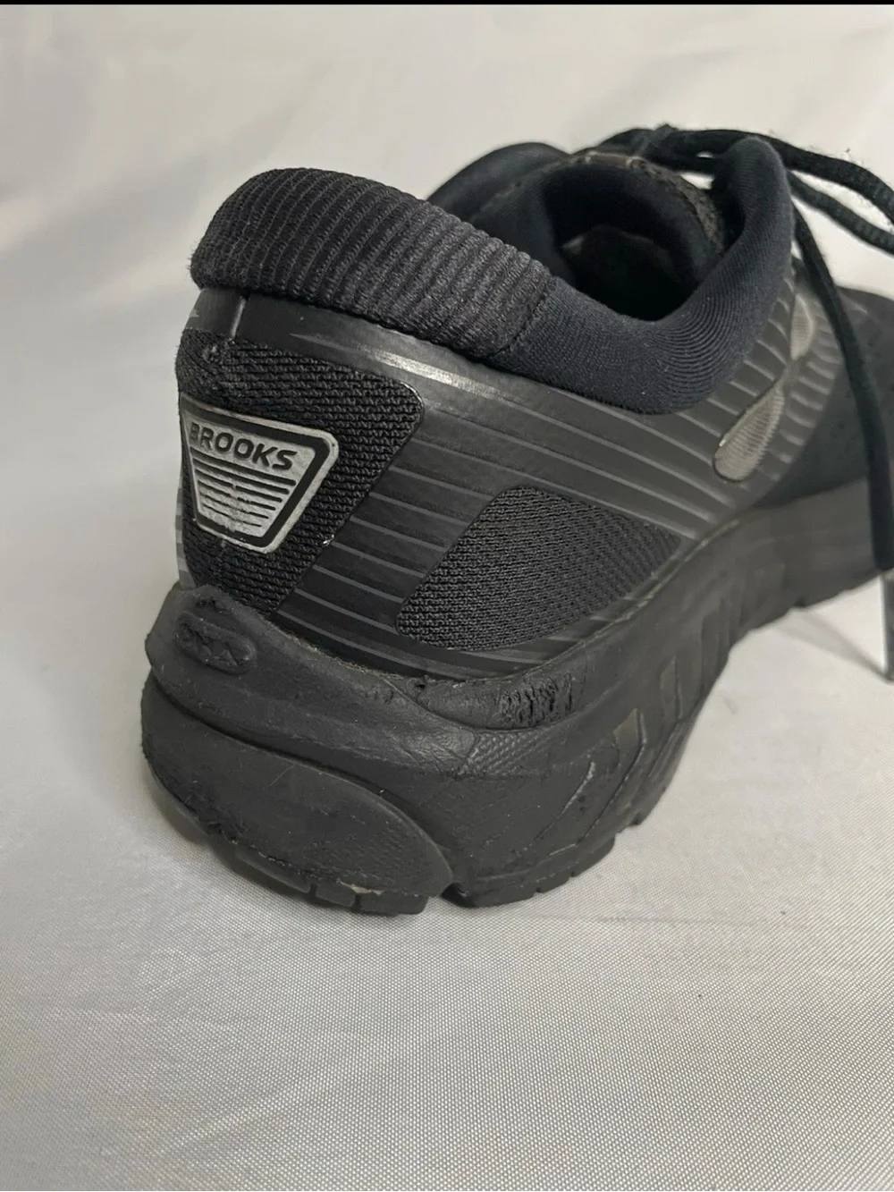 BROOKS Addiction 14 Black Athletic Running Walking Shoes Men's Size 9/42.5